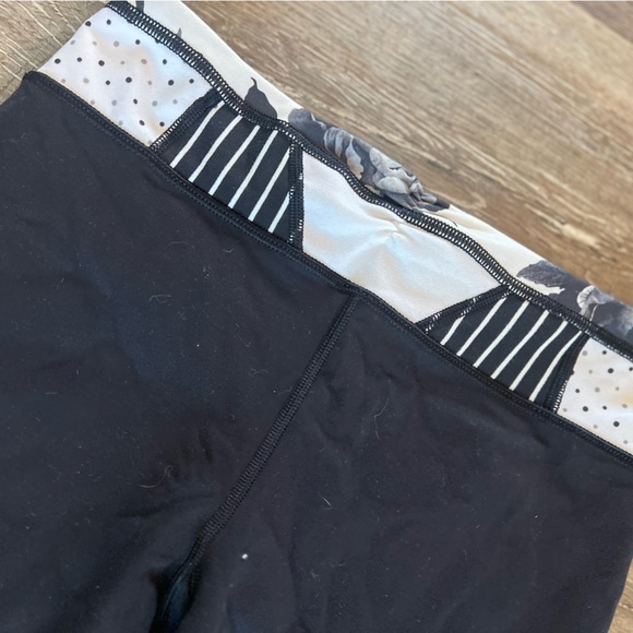 Lululemon Gather And Crow Crop Pants Slit Back Black Quilt Winter Pattern - Picture 7 of 10